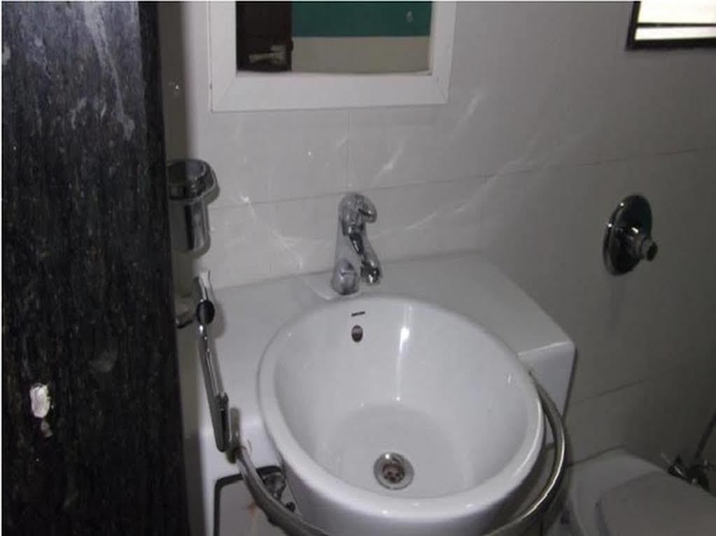 Oyo 24197 Saptaruchi Hotel Pimpri-Chinchwad Luaran gambar