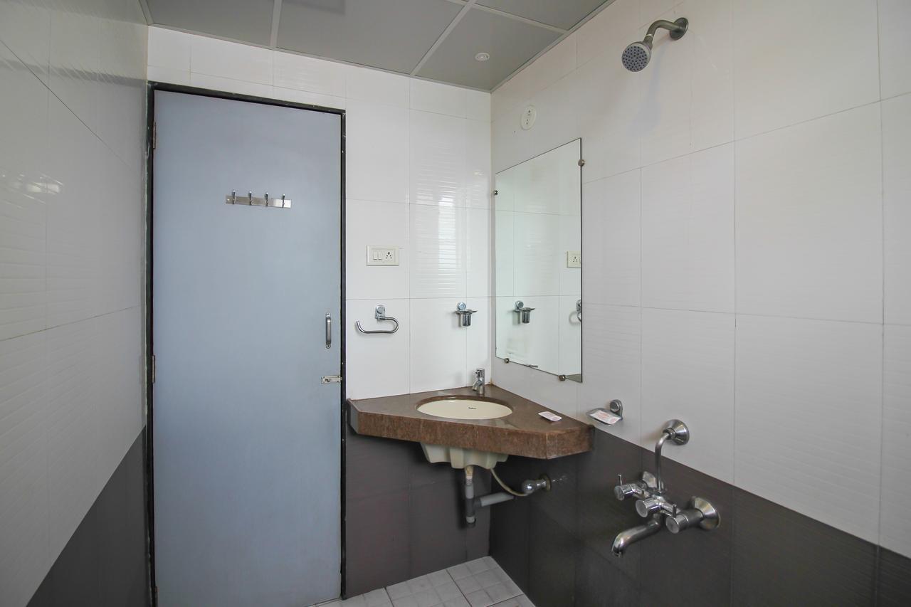 Oyo 24197 Saptaruchi Hotel Pimpri-Chinchwad Luaran gambar