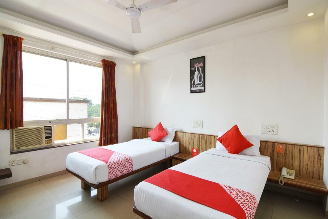 Oyo 24197 Saptaruchi Hotel Pimpri-Chinchwad Luaran gambar